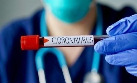 Aż sześć szkół w województwie świętokrzyskim pracuje trybie zdalnym w związku z potwierdzeniem zakażenia koronawirusem. Trudna sytuacja epidemiczna jest także w 43 innych placówkach, dlatego prowadzone jest w nich nauczanie hybrydowe.
