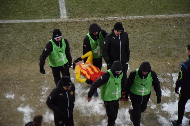Jacek Kiełb po meczu na noszach został zniesiony z boiska. Pod koniec spotkania doznał bolesnej kontuzji.