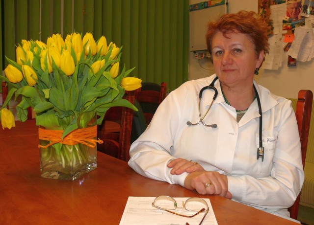 Dr Janina Karaś na dyżurze w szpitalu.