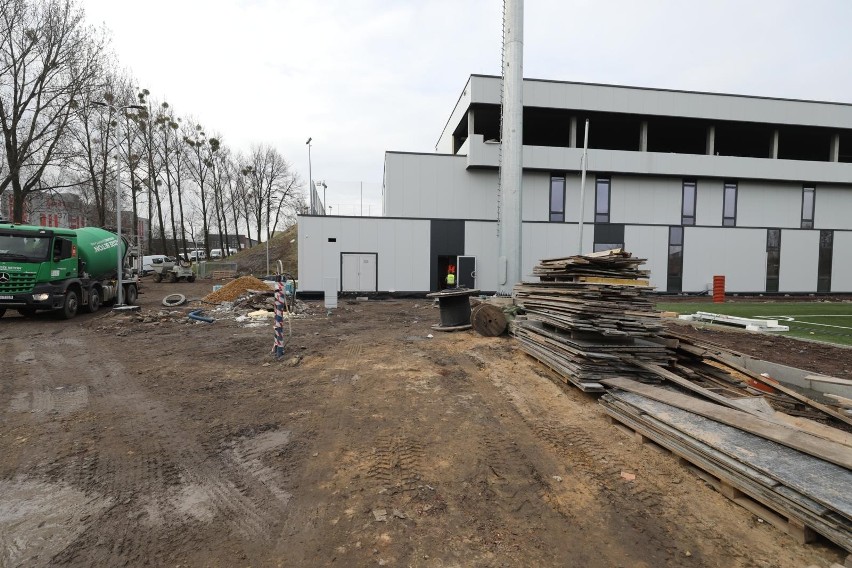 Prace na budowie stadionu Polonii Bytom posuwają się szybko...