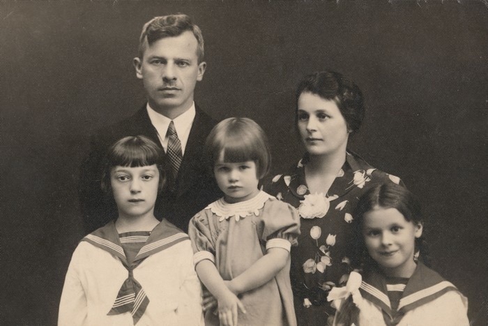 Józef Ostafin z żoną i córkami