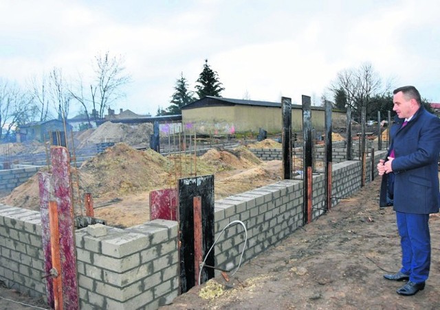 Tak wyglądał początek budowy włoszczowskiego przedszkola w grudniu. Obecnie mury są już znacznie wyższe.