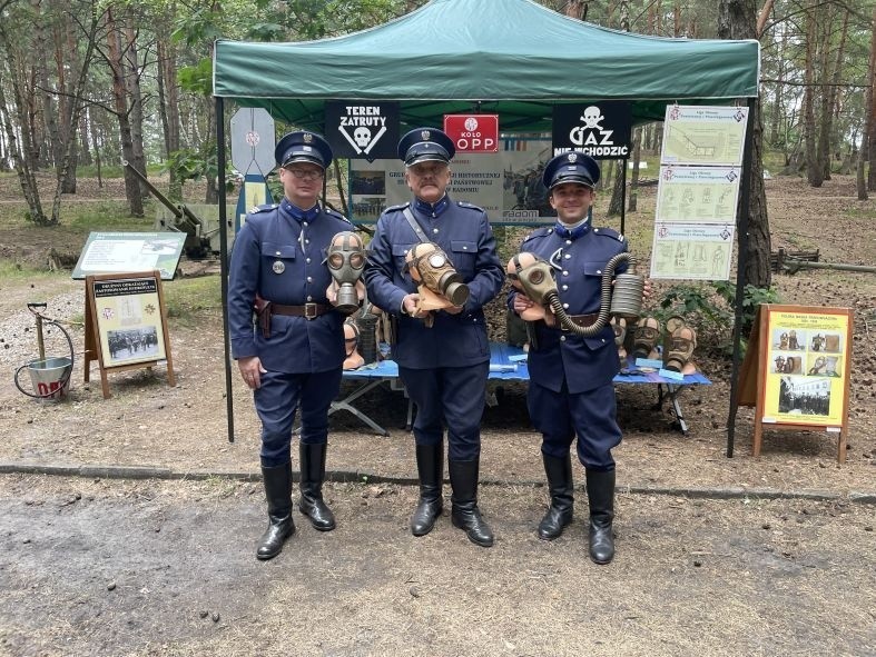 Radomscy rekonstruktorzy występowali na pikniku militarnym w skansenie bojowym w Mniszewie koło Magnuszewa, w powiecie kozienickim