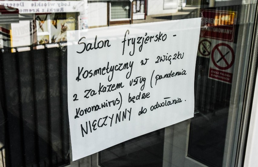 Fryzjerzy z brzytwą na gardle. Większość nie przetrwa maja bez klientów. Kto nas ostrzyże? Kiedy otwarcie? Sasin: Nie ma rekomendacji 9.05.