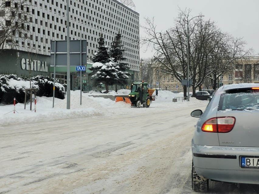 Białystok. Rekordowa liczba kolizji w pierwszej połowie lutego. To efekt ataku zimy i fatalnego stanu ulic