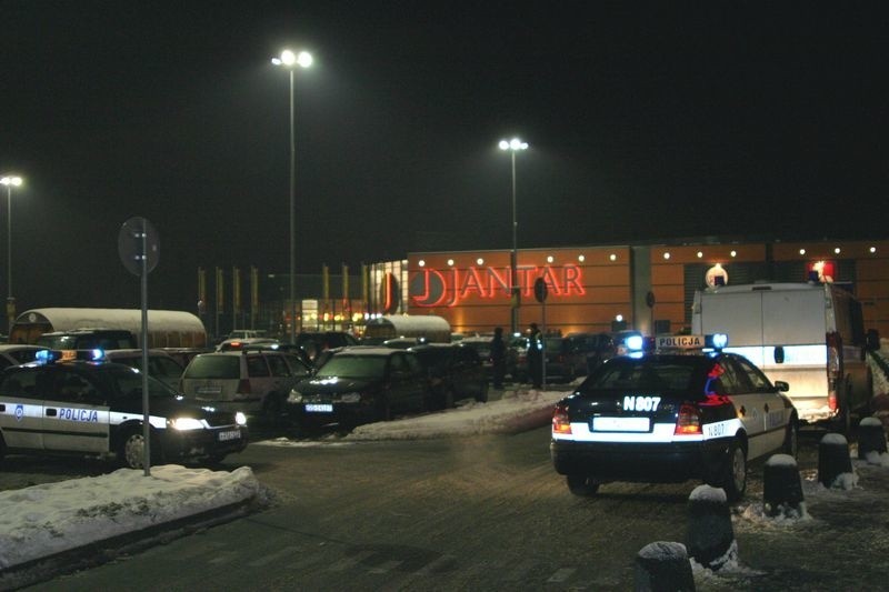 W Centrum Handlowym Jantar w Slupsku policja zorganizowala...