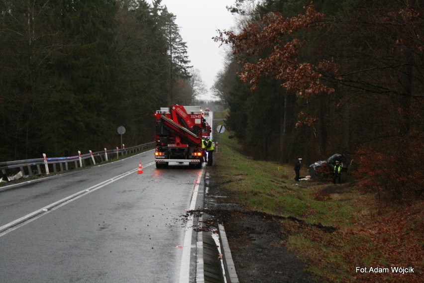 Wypadek: Bus z rodziną wylądował w rowie [zdjęcia] 