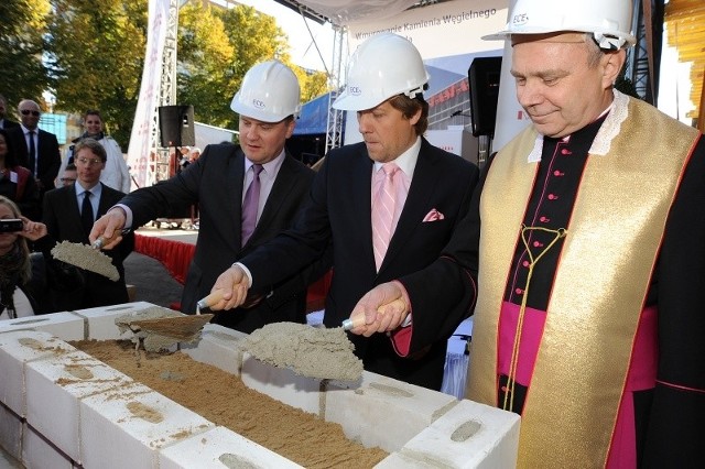 W nowym obiekcie znajdzie się 140 markowych sklepów.