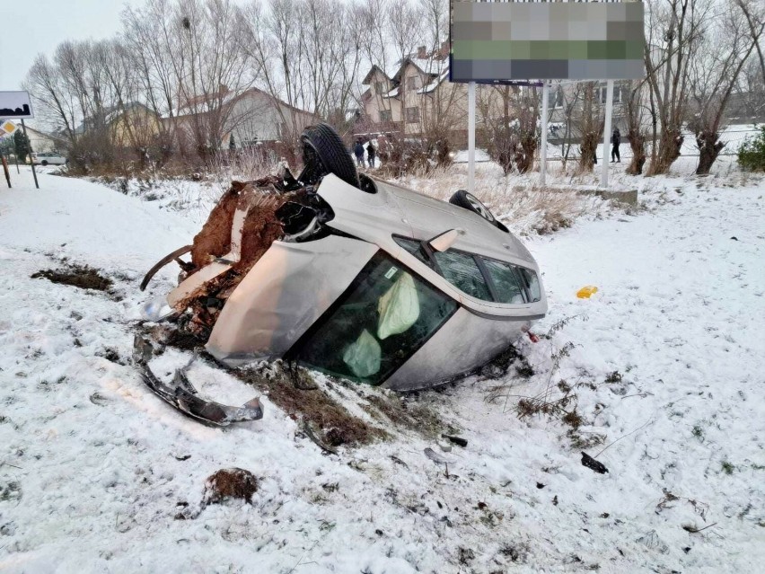 28-letni kierowca samochodu marki Opel był pijany, wjechał...
