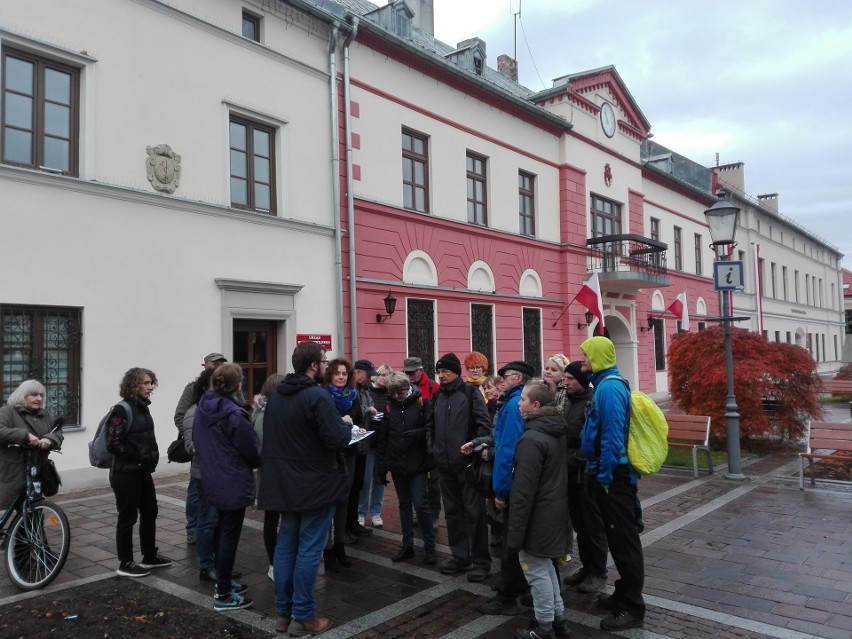 „Śladami Niepodległości” po Olkuszu. Wycieczka odbyła się w ramach akcji „Olkuskie Spacery Historyczne 2019” 