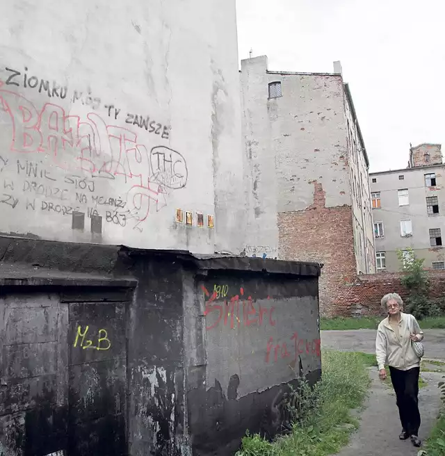 Bałuciarze są lokalnynymi patriotami, dają temu wyraz przez napisy na murach