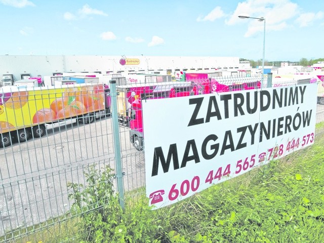 Centrum Dystrybucyjne JM zostało otwarte w Koszalinie, w strefie ekonomicznej, 5 lat temu. Zaopatruje w towar Biedronki od Szczecina do Gdyni. W chwili otwarcia pracowało tam ok. 200 osób