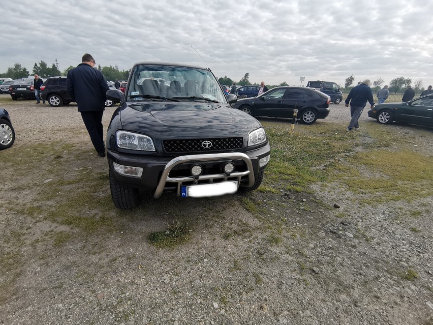 Toyota Rav4 z 1999 roku. Silnik 2,0 benzyna. Przebieg 250...