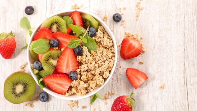Jak zjeść pożywne, odżywcze, a dodatkowo zdrowe, lekkie śniadanie i nie spędzić całego poranka w kuchni? Podpowiadamy.