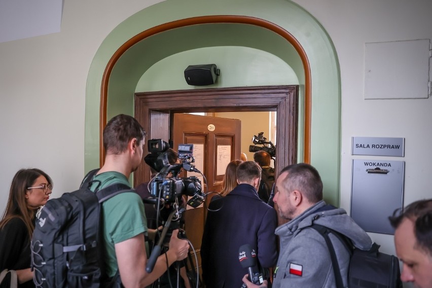Krystian W. trafi do więzienia na 2,5 roku! Sąd Okręgowy w Gdańsku podtrzymuje wyrok w sprawie "łowcy nastolatek"