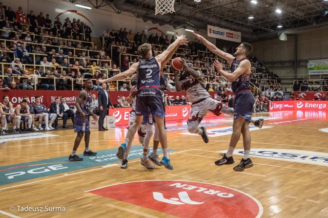 Spójnia Stargard pokonała Twarde Pierniki Toruń 92:82.