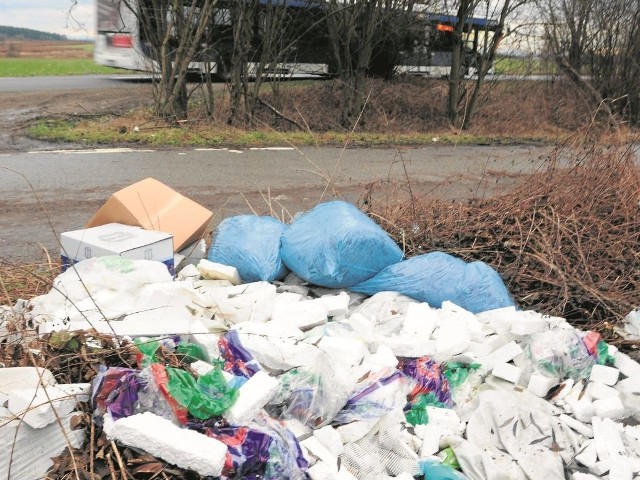 Śmieci mogą wiele powiedzieć o tym, kto je wyrzucił. Nie każdy przestępca zdaje sobie z tego sprawę. Niektórzy wpadają, bo wyrzucają np. swoje dokumenty z danymi osobowymi.