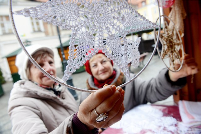 Rzeszowianom brakowało takich jarmarków świątecznych, jakie organizowane są w Krakowie, Wrocławiu, Gdańsku.  Marzą, by i u nas sprzedawano pieczone kasztany i grzane korzenne wino.