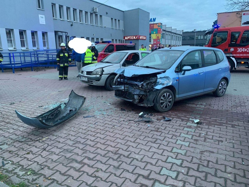 Poważne zderzenie trzech aut pod Krakowem. Jedna osoba ranna