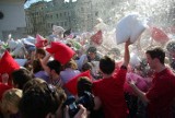 International Pillow Fight Day. 11 kwietnia Gdańsk utonie w pierzu 