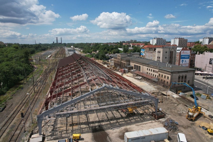 W Bytomiu od maja trwają prace modernizacyjne hali peronowej...