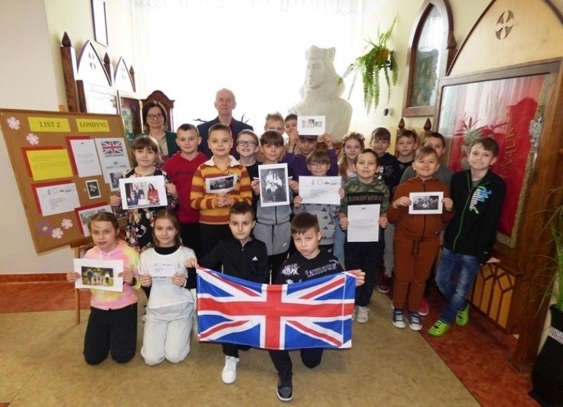 Dzieci ze szkoły w Zwoleniu otrzymały list od rodziny królewskiej z Wielkiej Brytanii. Dziękowali za świąteczne życzenia