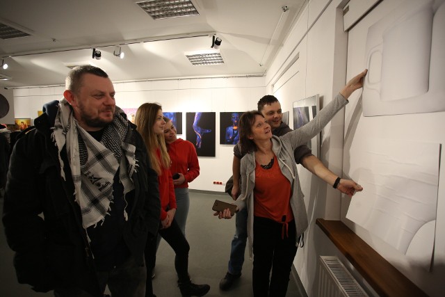 W Galerii OT Rondo uczniowie Zespołu Szkół Technicznych (2 klasy fotograficznej) oglądali wystawę prac studentów gdańskiej ASP.