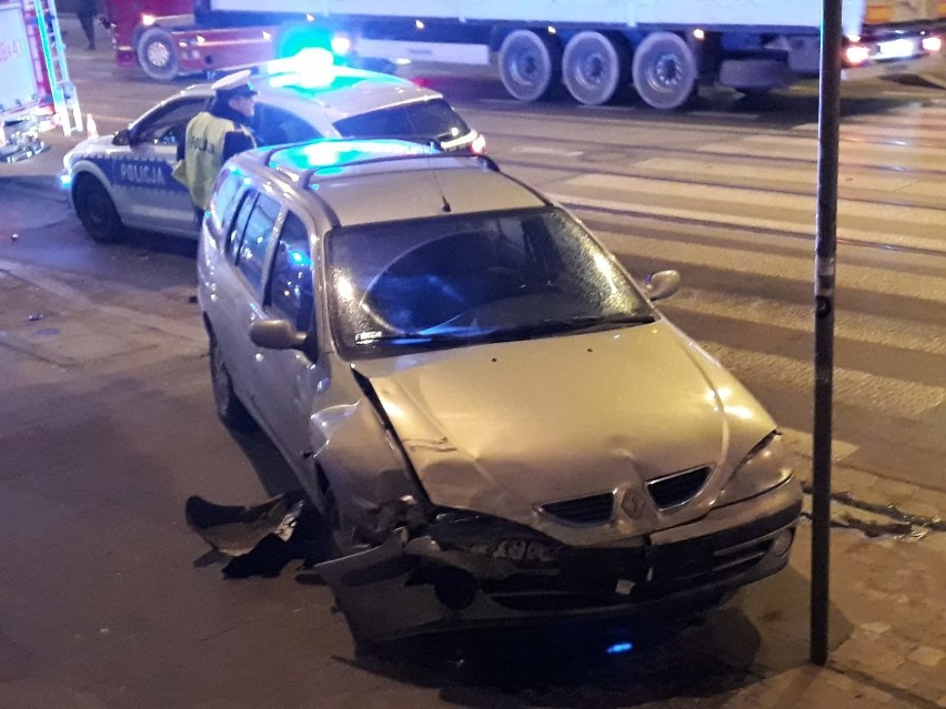 Wypadek dwóch samochodów na Jedności Narodowej