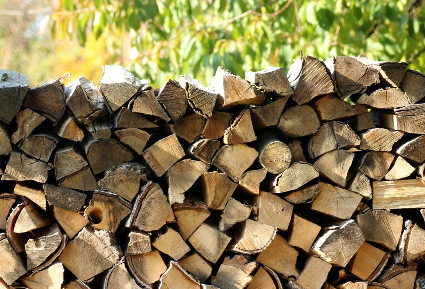 Ile powinno wynosić sezonowanie drewna opałowego?...