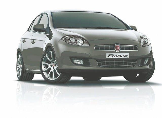 Fiat bravo ma sylwetkę bardzo sportową &#8211; podobać się mogą zwłaszcza przednie reflektory
