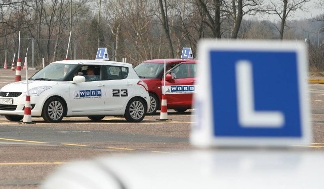 Za łapówki w WORD Białystok, WORD Łomża i Word Warszawa - Bemowo mogą trafić do więzienia.