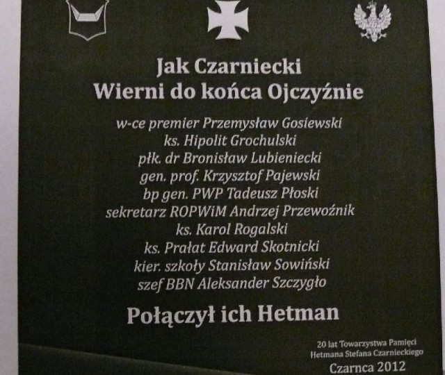 Na tablicy wykonanej z granitu szwedzkiego wyryte zostaną złotymi zgłoskami nazwiska 10 osób na czele z wicepremierem Przemysławem Gosiewskim &#8211; Honorowym Obywatelem Włoszczowy.