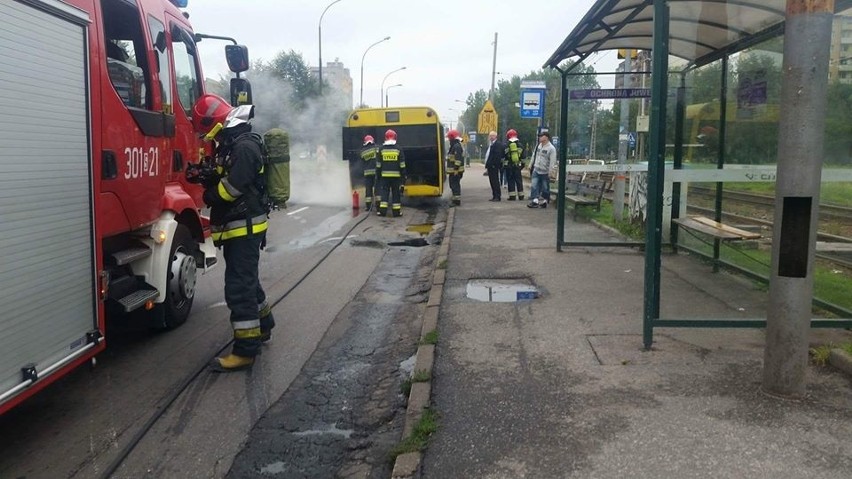 Katowice: pożar autobusu na pętli w Zawodziu