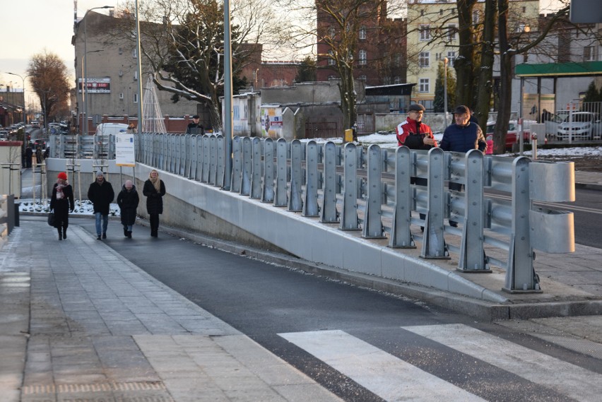 Odsłonięcie płyty pamiątkowej w hołdzie dla Sławomira Pajora w Zintegrowanym Centrum Przesiadkowym [ZDJĘCIA]