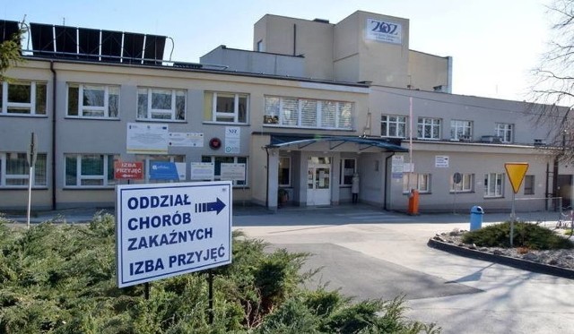 Szpital Powiatowy w Busku - Zdroju od 1 stycznia 2021 roku nie będzie już jednoimiennym, jedynie dla osób z koronawirusem. Zapadła decyzja w tej sprawie.