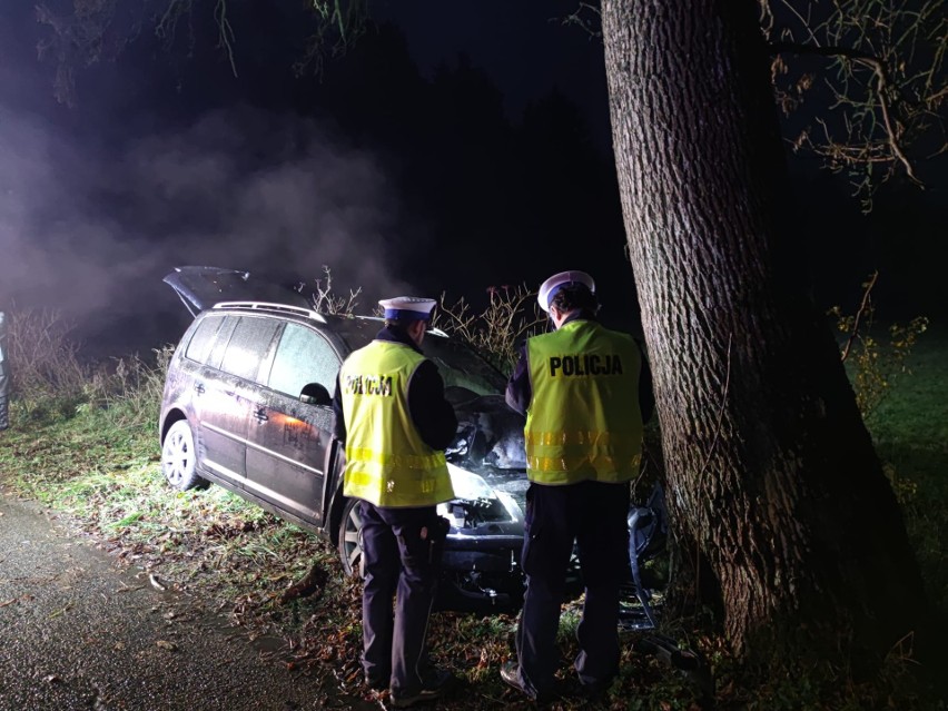 Wypadek koło Karlina. Samochód stanął w płomieniach,...