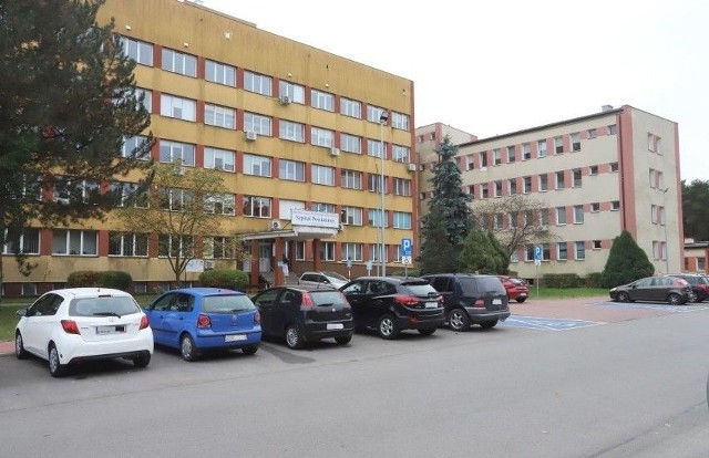 Szpital w Kozienicach pełni od 24 listopada rolę lecznicy covidowej, gdy tymczasem na zwolnieniach lekarskich jest 50pracowników.