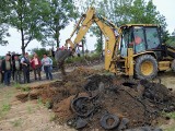 Ekoafera w Łambinowicach. Ktoś wyciął las i zakopał śmieci