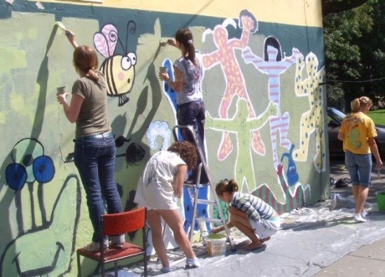 Miłośnicy graffiti mogą tworzyć na murach domu kultury w Grodkowie | Nowa  Trybuna Opolska