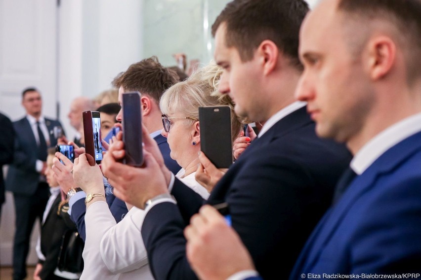 Prof. Agata Cudowska oraz prof. Joanna Karpińska - badaczki z UwB - otrzymały nominacje profesorskie z rąk prezydenta Andrzeja Dudy