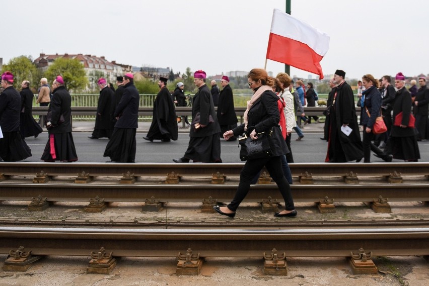 Rocznica chrztu Polski: Uroczysta procesja przeszła do...