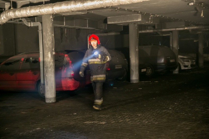 Kraków. Pożar na parkingu podziemnym przy ul. Okulickiego