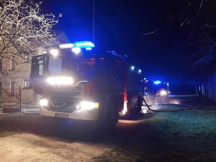 We wtorek w nocy strażacy gasili pożar garażu w Pomorzanach...