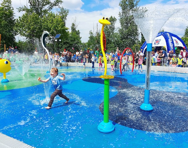 1 czerwca o godzinie 11 nastąpiło oficjalne otwarcie wodnego placu zabaw w Chorzowie. W wydarzeniu wzięły udział okoliczne przedszkola i mieszkańcy. Zobacz zdjęcia z tego wydarzenia.
