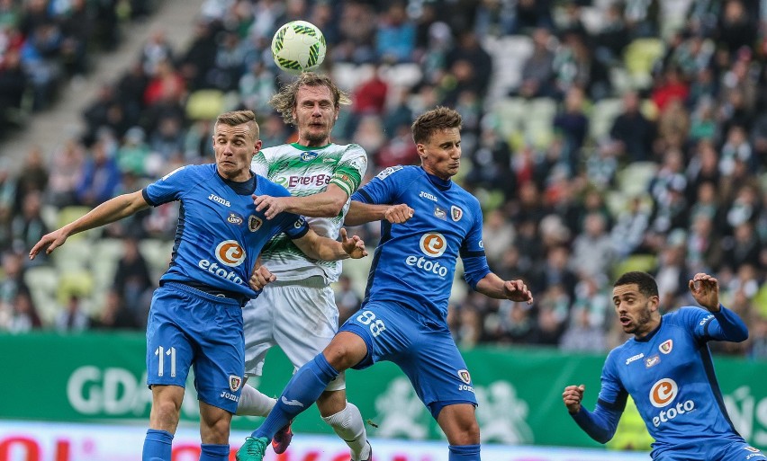 Lechia Gdańsk wygrała i pozostaje liderem! Świetni Sławomir Peszko i Flavio Paixao [ZDJĘCIA]