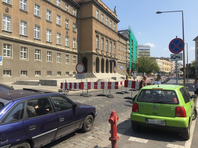 Cześć kierowców jest zaskoczonych niedogodnościami, cześć skarży się na złe oznakowanie.