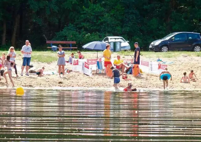 Kąpielisko w parku Trendla to jedyny otwarty akwen w Słupsku, gdzie można kąpać się pod opieką ratowników. Są tam oni codziennie w godz. 10-18.