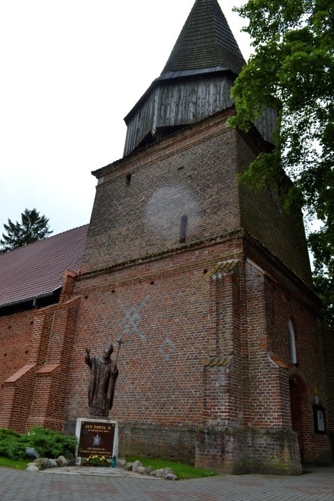 Gotycki kościół pw. św. Elżbiety Węgierskiej w Lubieszewie.