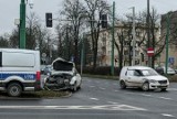 Zderzenie dwóch aut na ulicy Arciszewskiego w Poznaniu. Trzeba liczyć się z utrudnieniami!