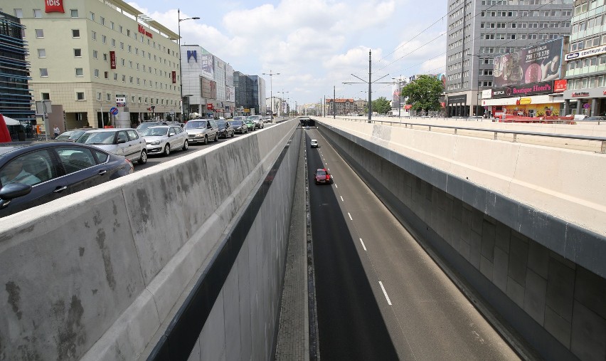 Śmiertelny wypadek w tunelu trasy W-Z w Łodzi. Nie żyje pieszy! Doszło do tragicznej pomyłki...